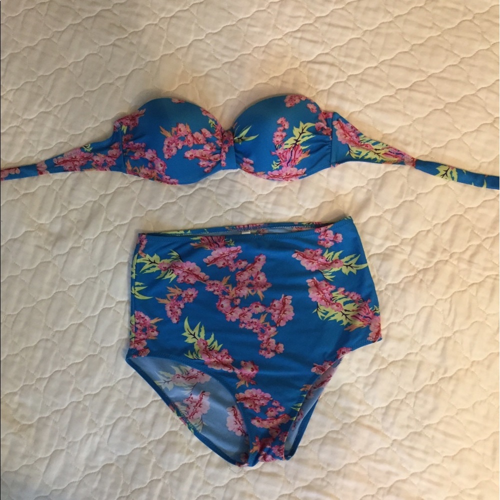 Medium floral bikini