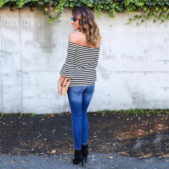 Bare Shoulder Bell Sleeve Top S-M - Picture 4 of 8