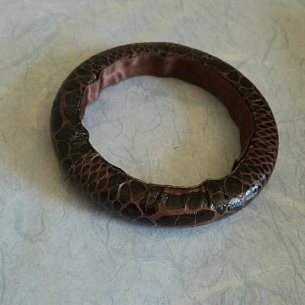 Brown synthetic leather bracelet