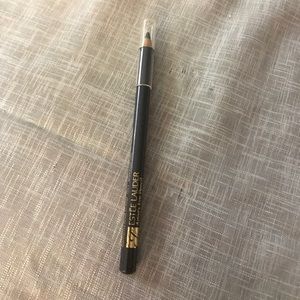 Eestee Lauder eyeliner