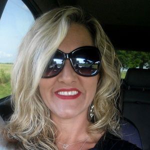 Meet your Posher, Lenora