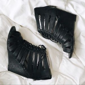 STEVE MADDEN Black Lace-Up Wedged Heels