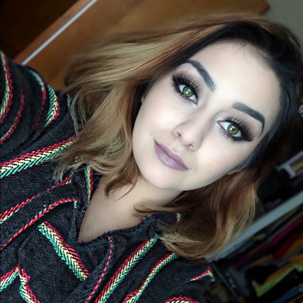 MEET YOUR POSHER!! ERICA J HERNANDEZ