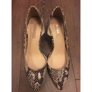 New Unused Snakeskin Heeled Pumps US 7.5