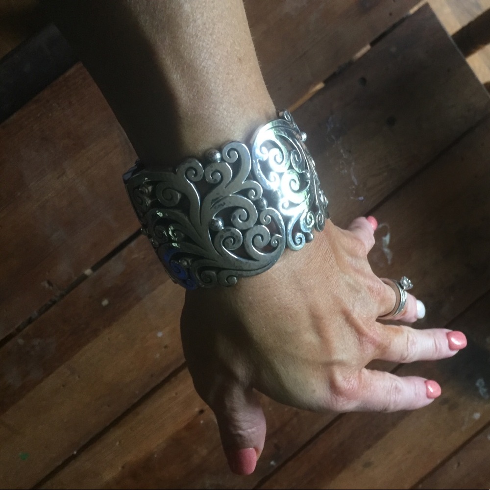 Brighton bracelet 2" wide, magnetic clasp