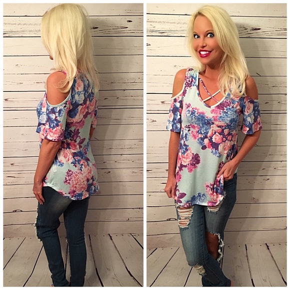 LAST 2! criss cross top floral open shoulder top - Picture 2 of 2