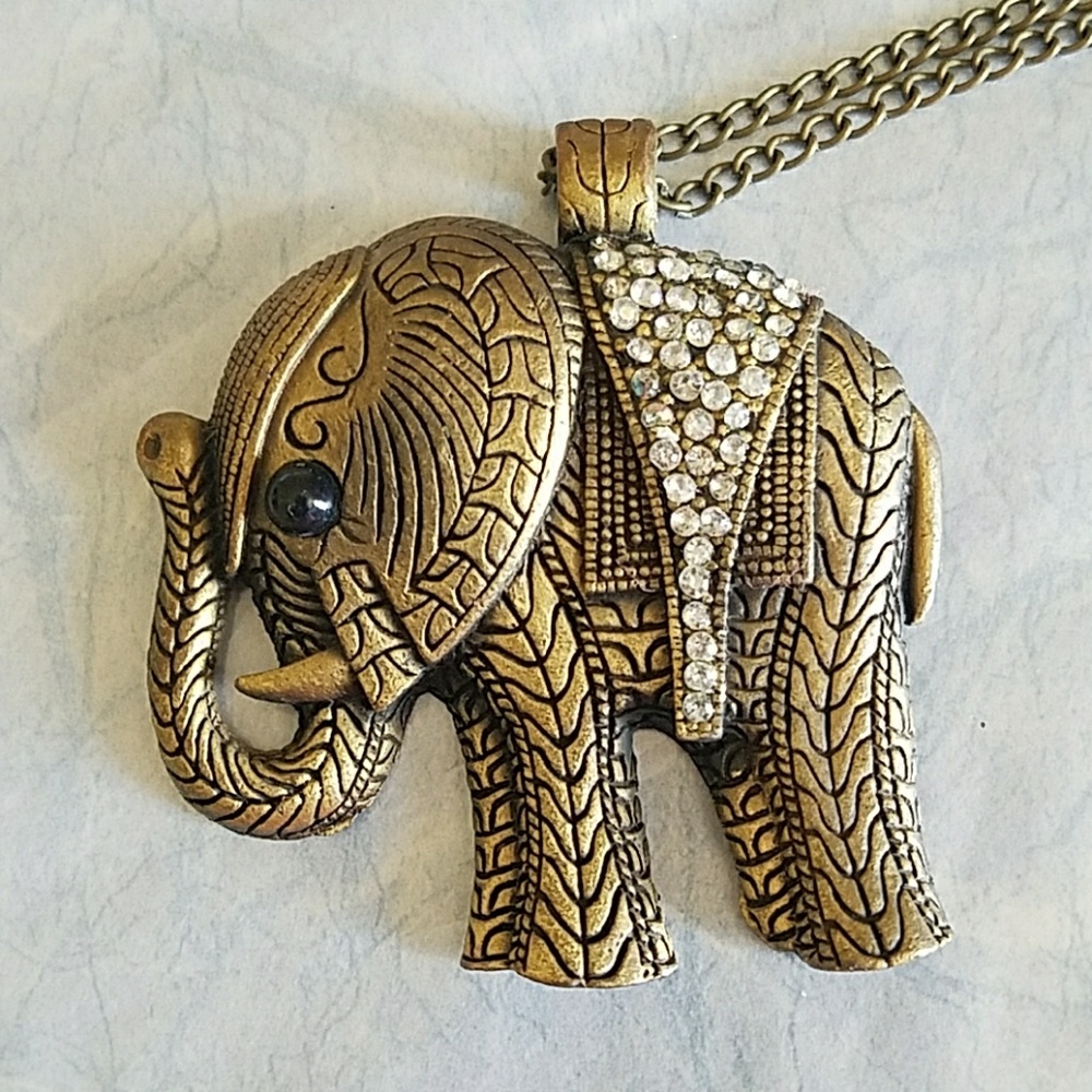 Cute Gold Bronze Elephant Necklace. NWOT