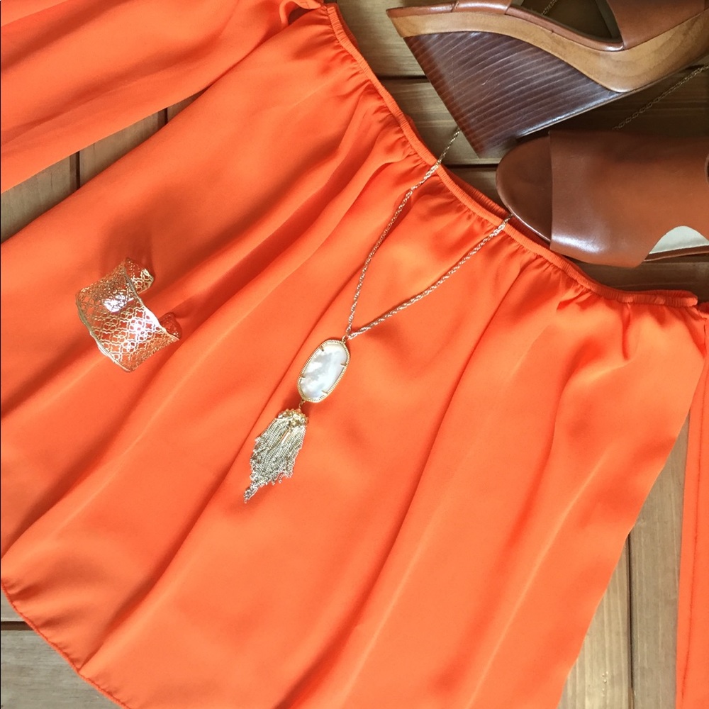 ✨Sz S & L✨ Off the Shoulder Blouse - Picture 2 of 4