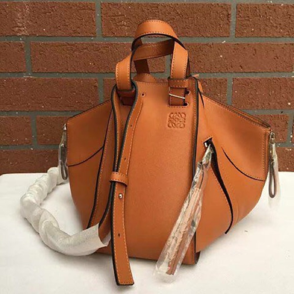 Loewe Hammock Small size（Tan）in hand
