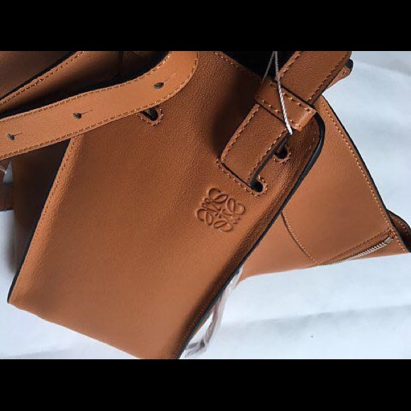 Loewe Hammock Small size（Tan）in hand - Picture 2 of 8