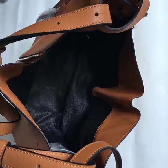 Loewe Hammock Small size（Tan）in hand - Picture 3 of 8