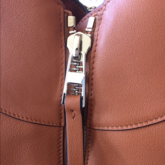 Loewe Hammock Small size（Tan）in hand - Picture 5 of 8