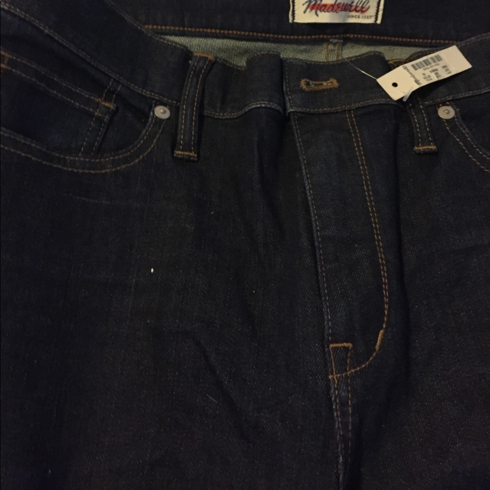 High riser 32. Has stretch Never Worn!!