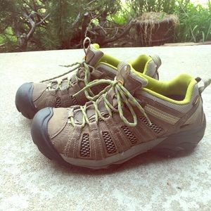 Keen size 9 hiking boots