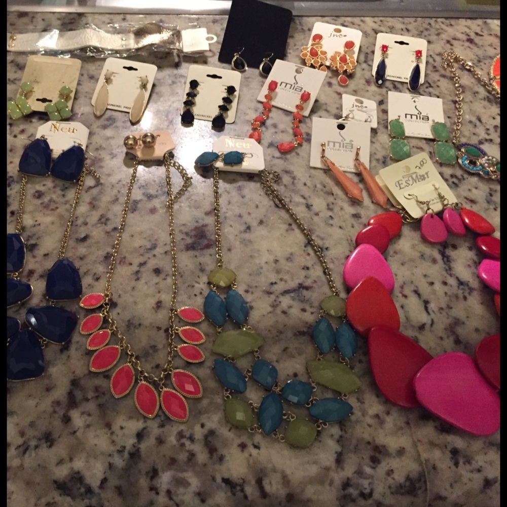 Fashion jewelry,everything 19 pieces.