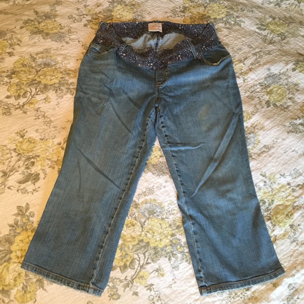 Old Navy maternity capris