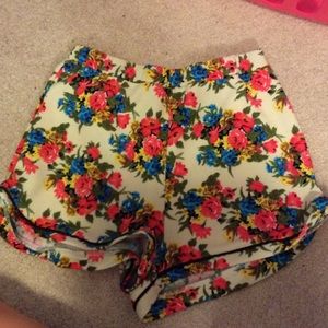 Tobi high waisted flower shorts