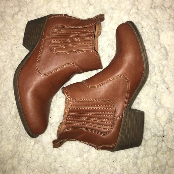 Forever 21 boot heals. - Picture 2 of 5