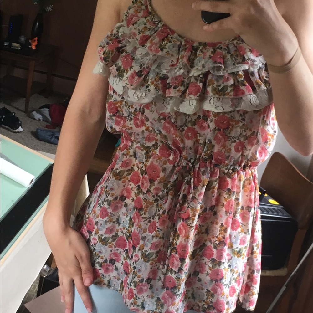 Cute floral ruffled tank top