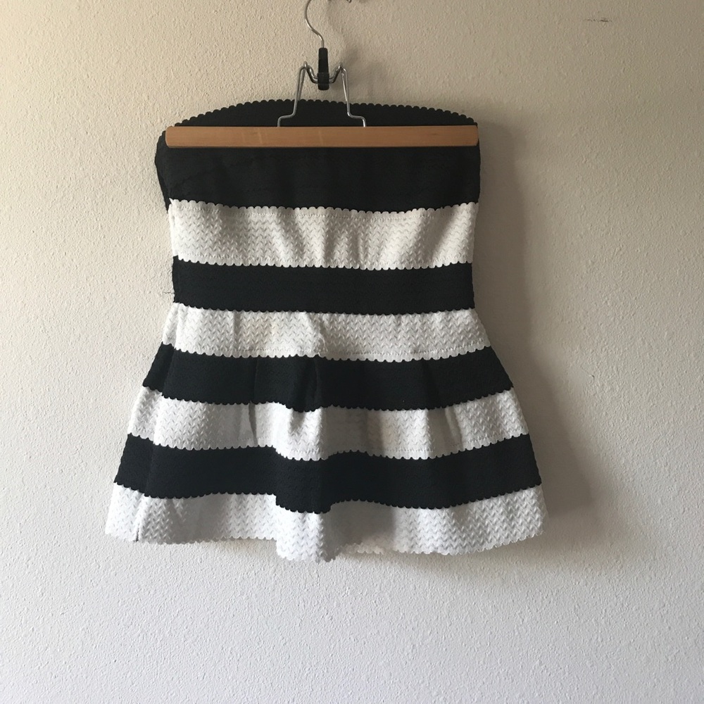 Black and White Strapless Top