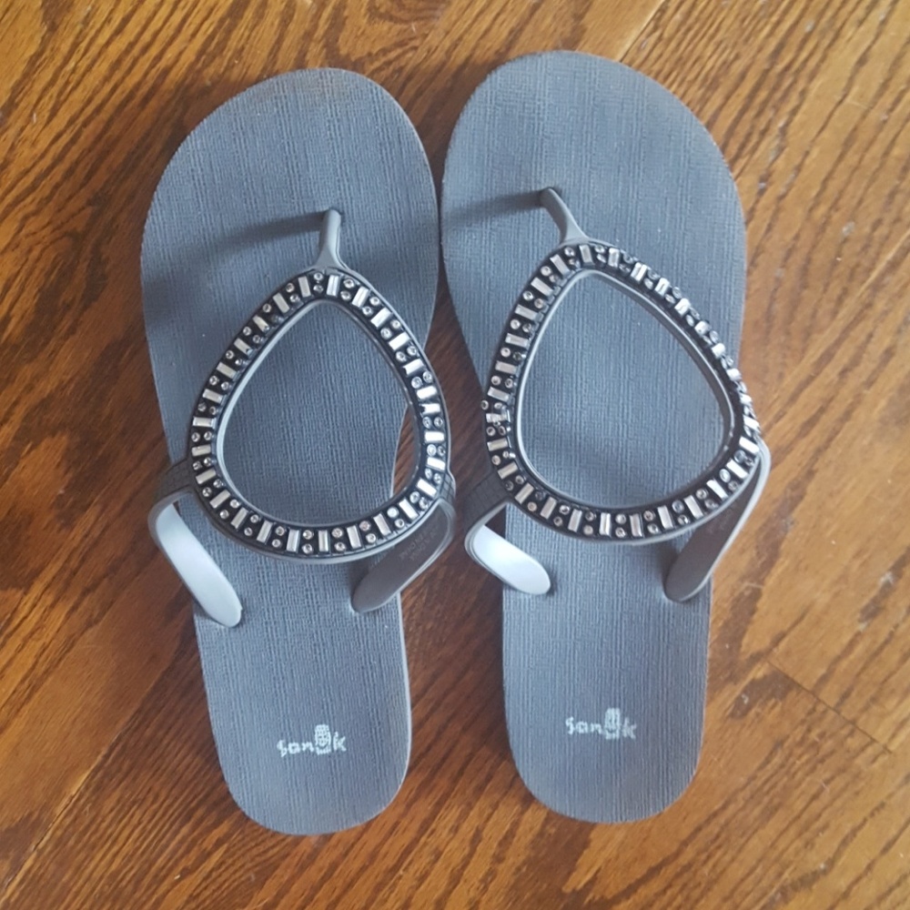 Sanuk rhinestone flip flops gray
