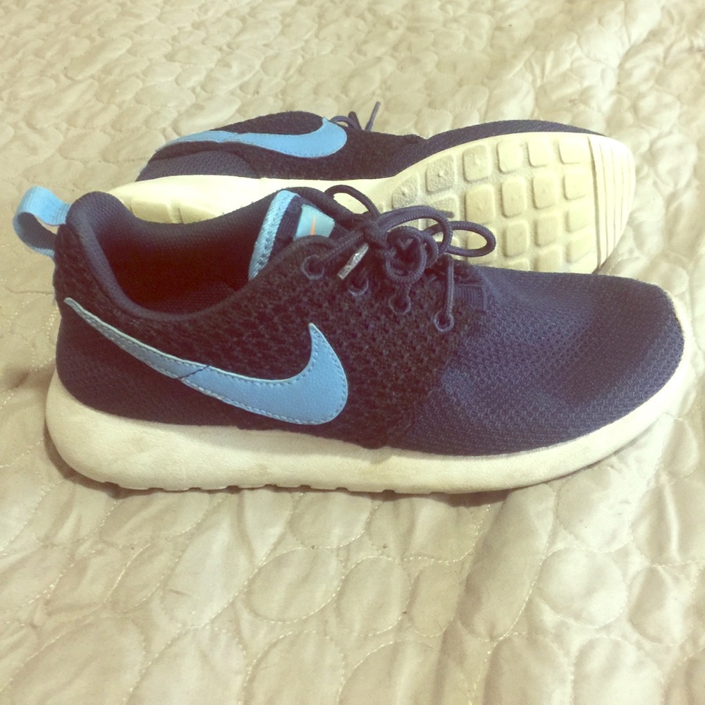 Barely worn Nike athletic shoes Womens 8