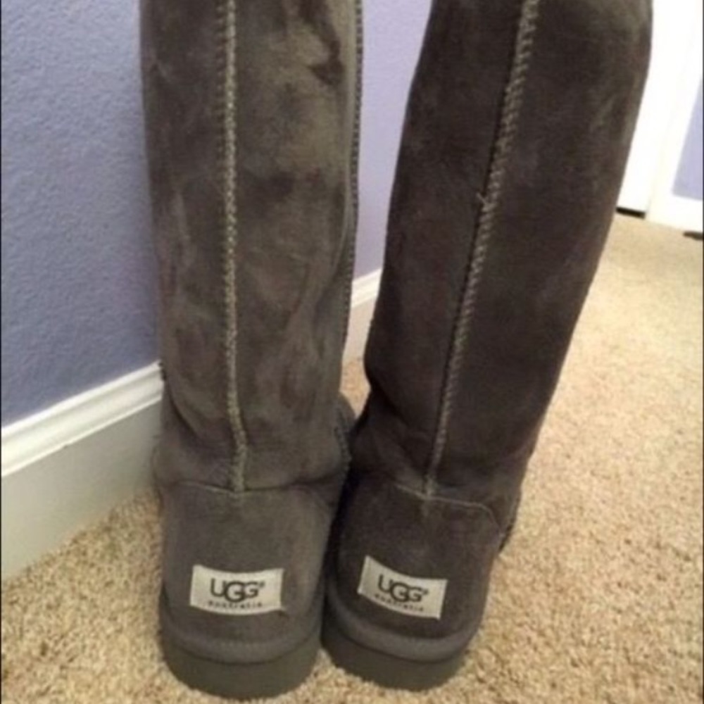 Brand New only worn once Uggs!