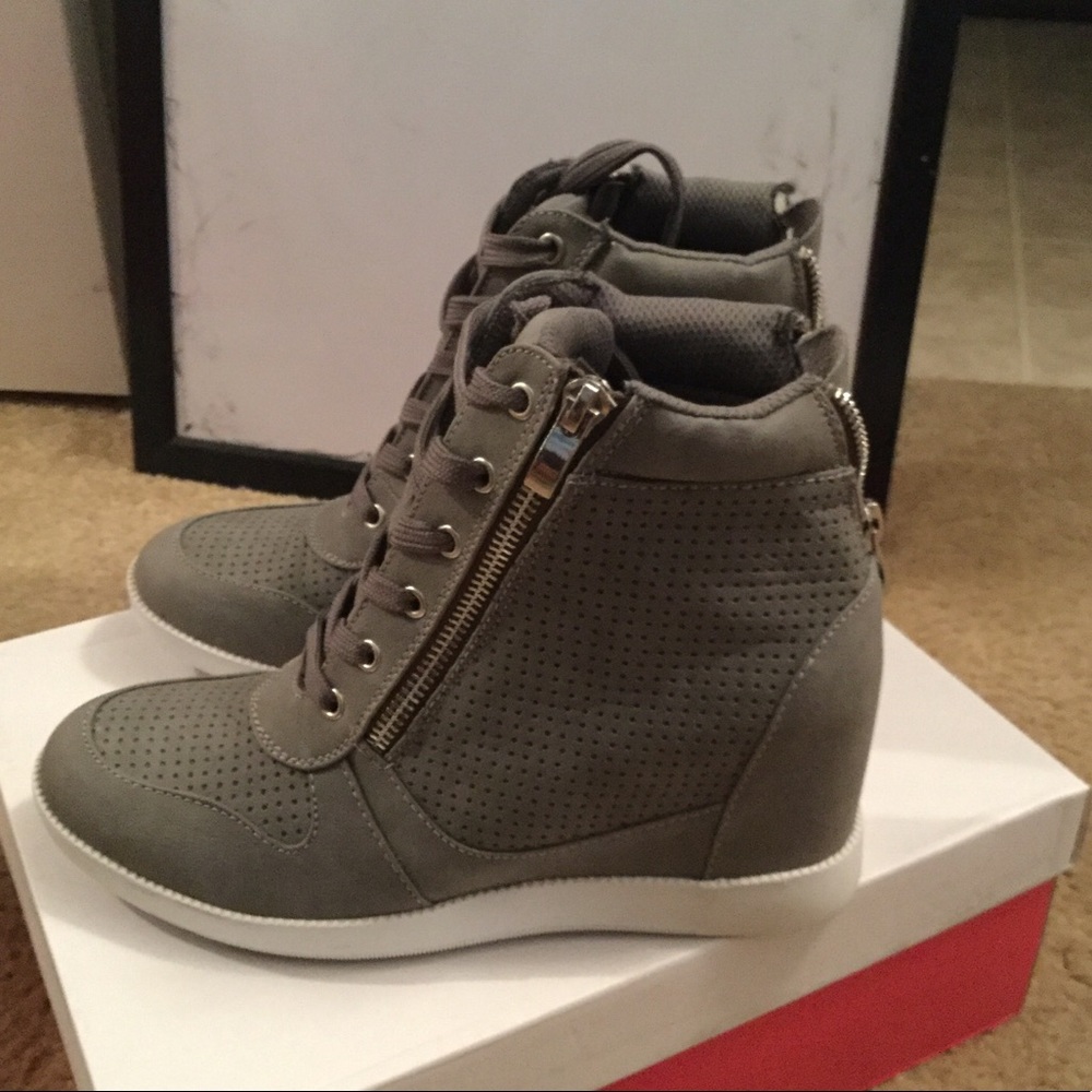 Just Fab Wedge tennis shoes brand new !