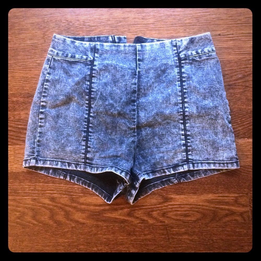 Silence & Noise high waisted jean microshorts - size 6