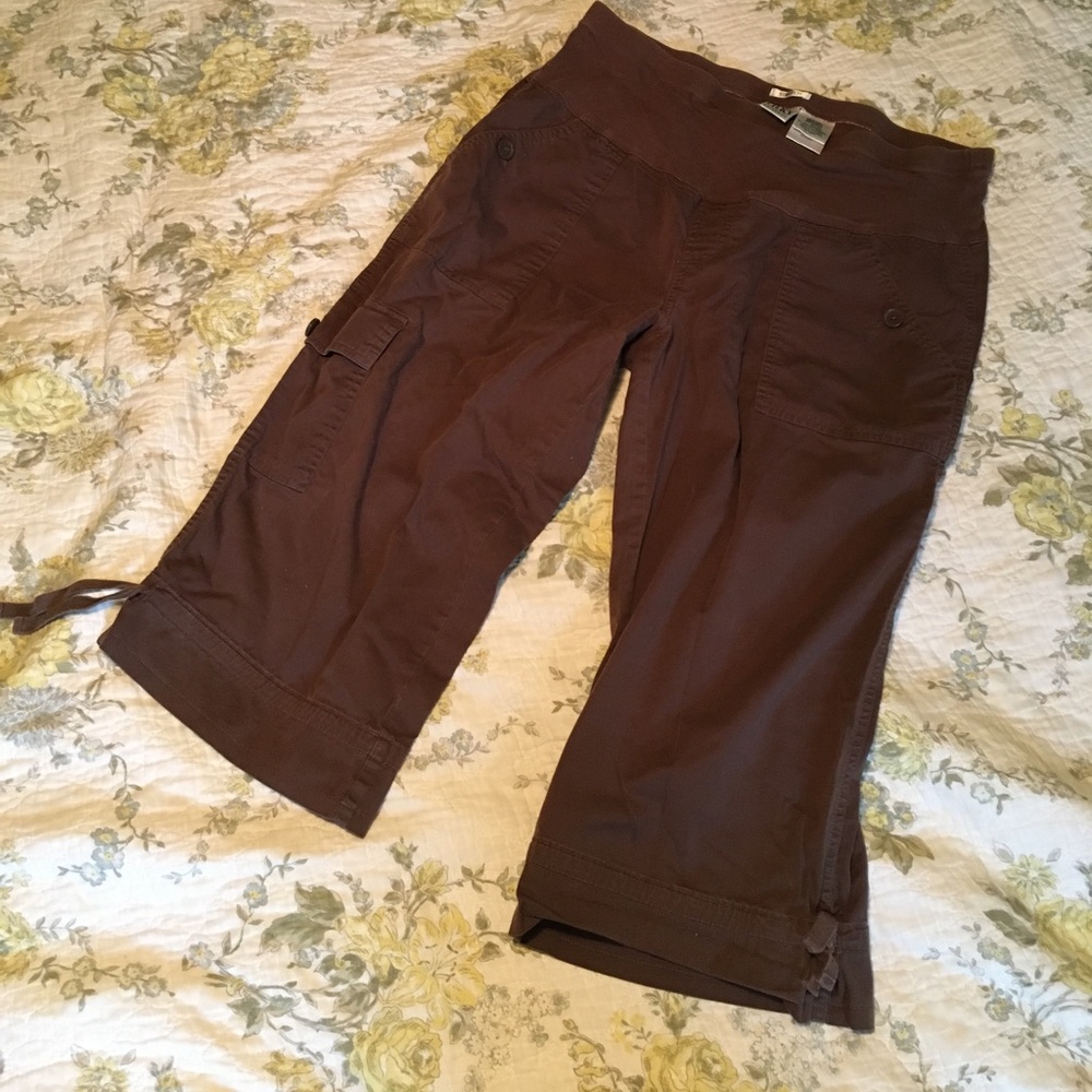 Maternity capris
