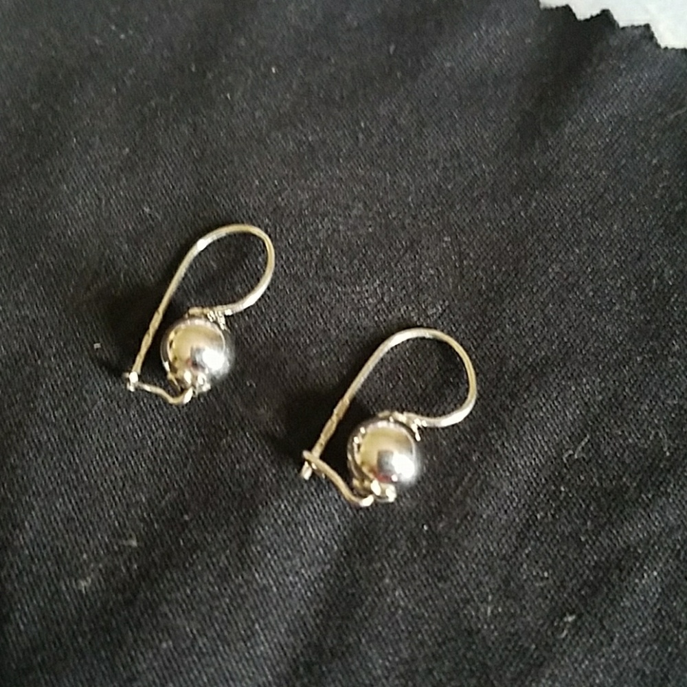 Sterling Silver Pearl Earrins