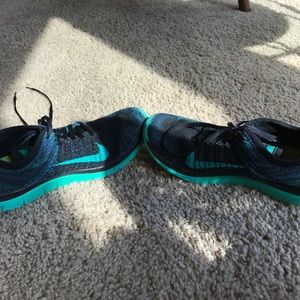 nike flyknit running shoes