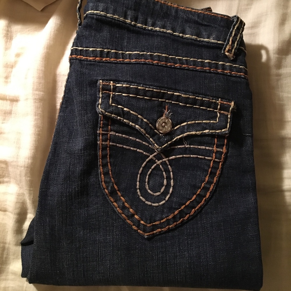 Straight leg jeans with embroidered pockets