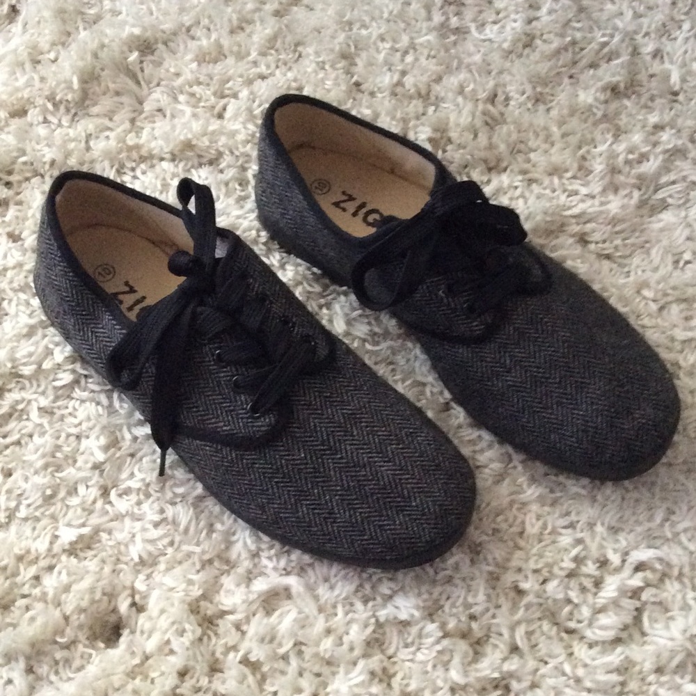 Zig-Zag Herringbone Laced Up Shoes