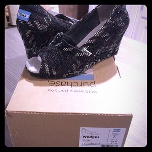 TOMS 👠 Wedges