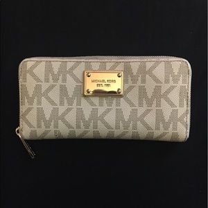Michael Kors Jet Set Zip-around Wallet