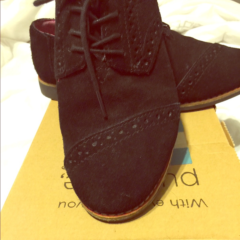 TOMS laceup suede shoes.
