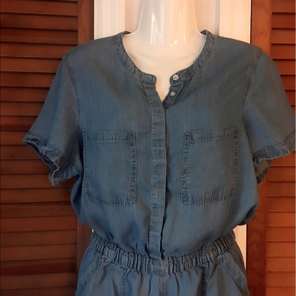 ☀️SALE ☀️Light Denim Romper - Picture 2 of 5