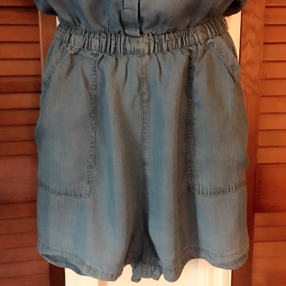 ☀️SALE ☀️Light Denim Romper - Picture 3 of 5