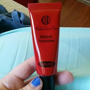 Koh gen do moisture foundation in 012
