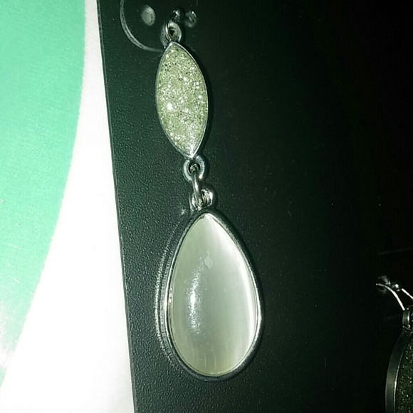 NEW - New York & Company earrings - Picture 2 of 2