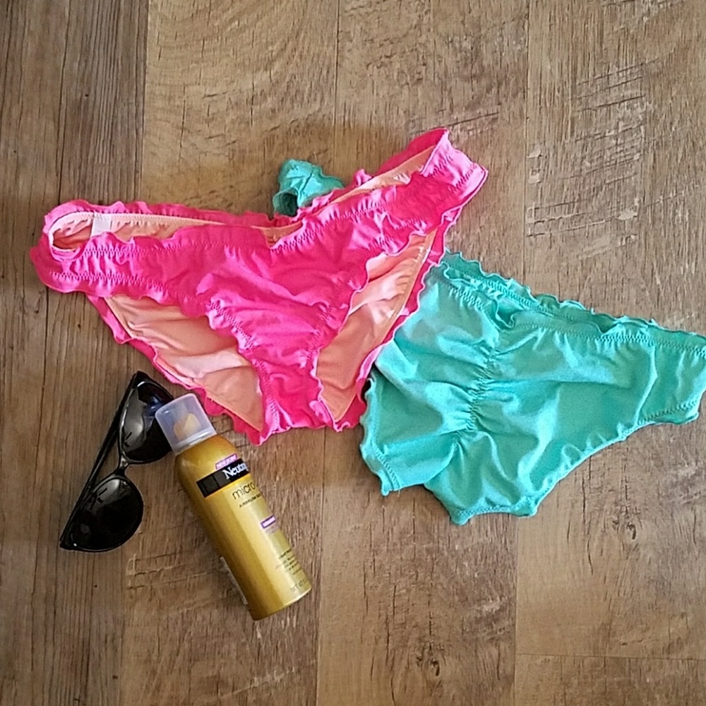Cheeky bikini bottoms