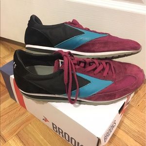 Brooks Vanguard Sneakers, size 9.5