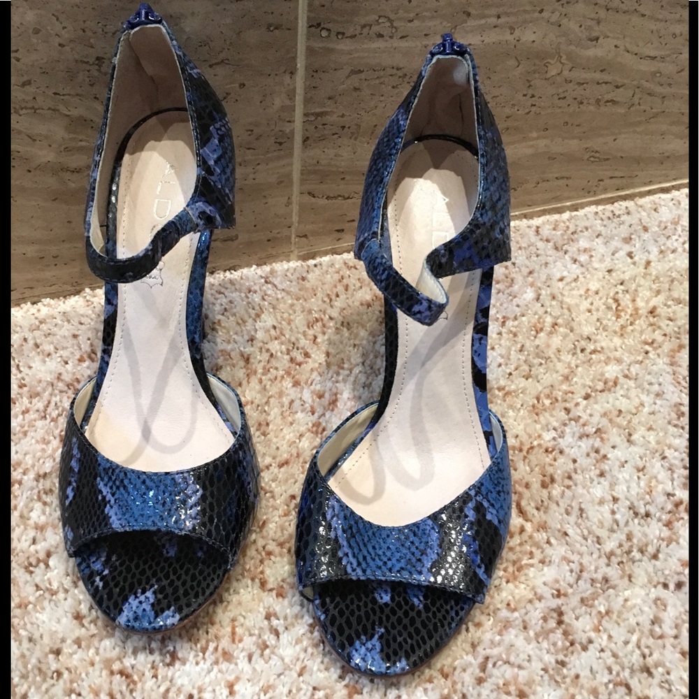 Aldo Size 7 high heel shoes
