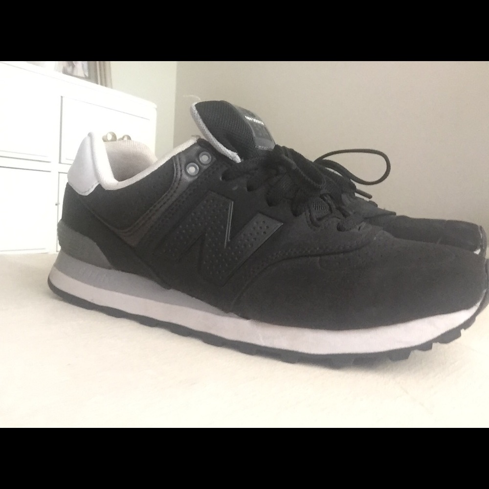 New balance tennis shoes