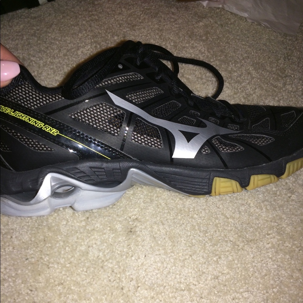 Mizuno volleyball shoes