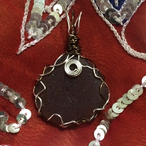 🌊Brown Lake Erie Beach Glass Pendant - Picture 4 of 6