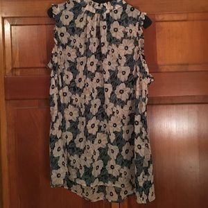 Floral print sleeveless blouse