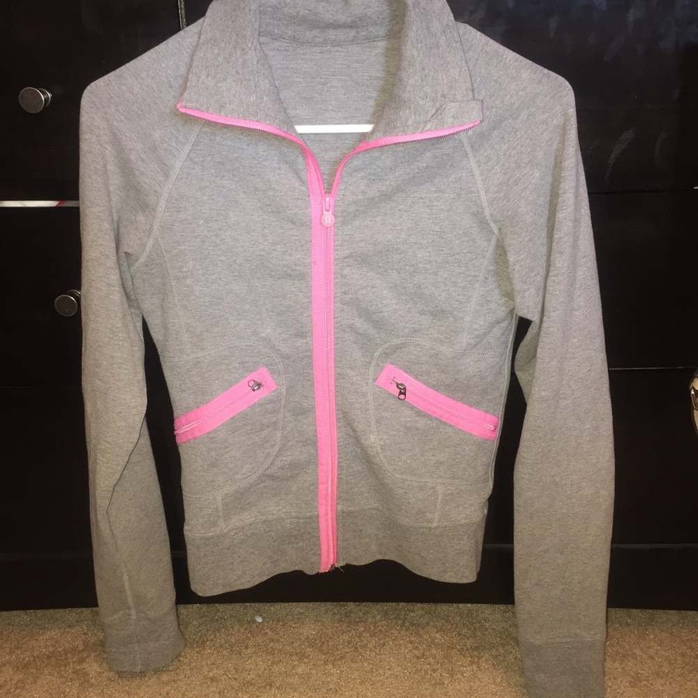 Comfy & cute Lululemon zip up sweater!