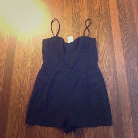 Forever 21 Black Spaghetti Strap Romper NWT - size M - Picture 1 of 2